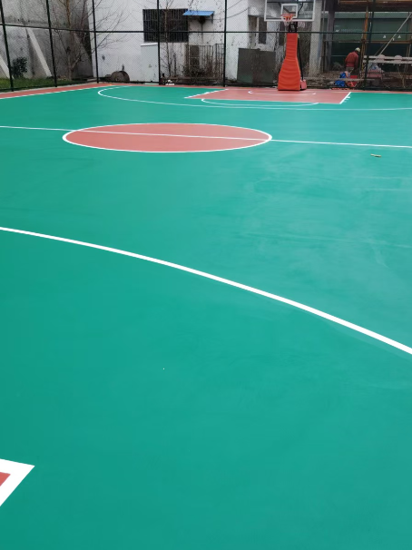酒泉 球场长期使用易出现地面开裂
